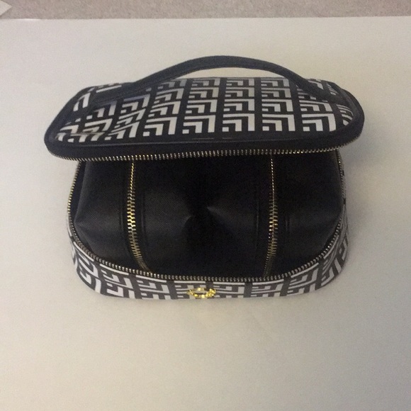 NWOT Travel Vanity Kit or Cosmetic Bag - Picture 4 of 9